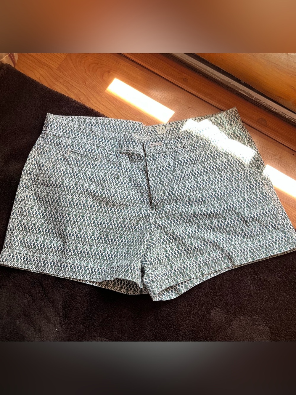 Gap Summer cotton shorts. Green, White and Black snakeskin pattern